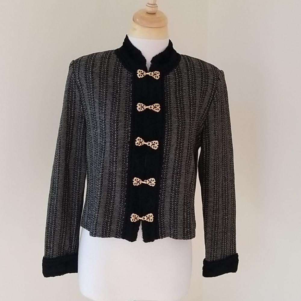 ST. JOHN COLLECTION Size 6 black with gold knit blazer